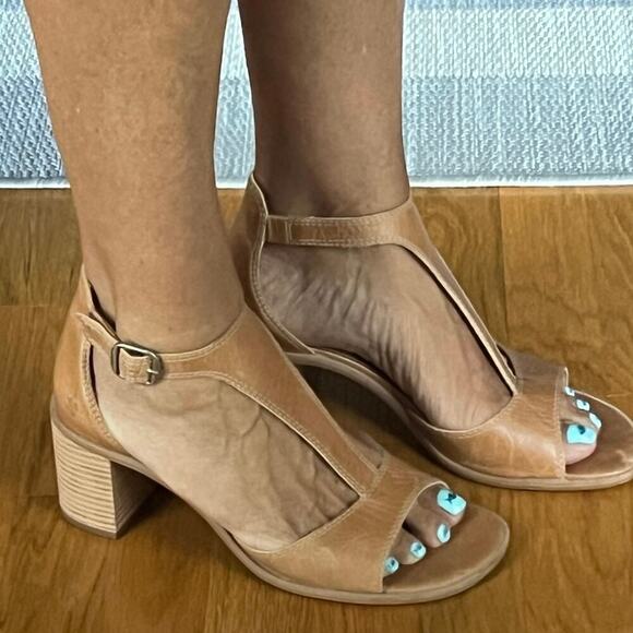 Women's Sabeni T-Strap Block-Heel City Sandals Tan Size 9.5 Runs Large (10-10.5) - Picture 10 of 13